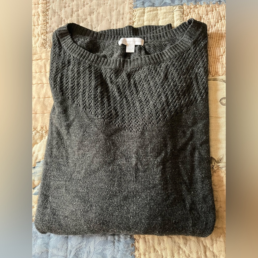 Women’s New York & Company Sweater. Color Gray Size Small. Pre-loved
